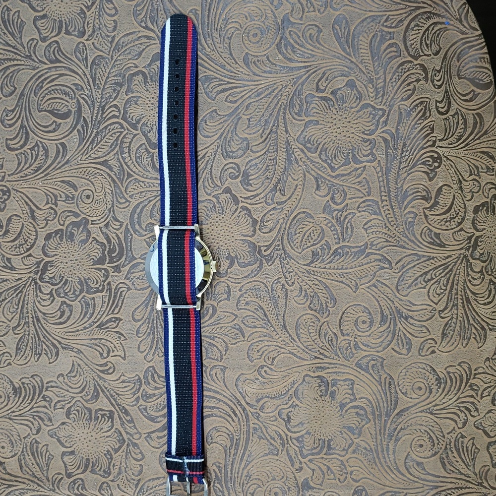 Vintage Spiro Agnew Stripe Band Collectible Wristwatch - Picture 4 of 6
